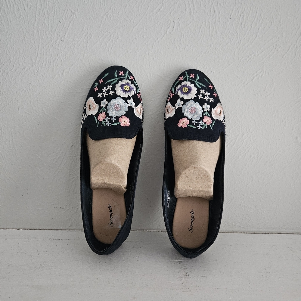 NWOT Serengeti Floral Embroidered Loafers